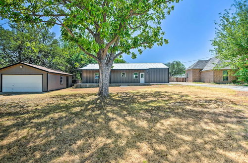 Photo 16 - Spacious Palo Pinto Home: Private Dock & Pool