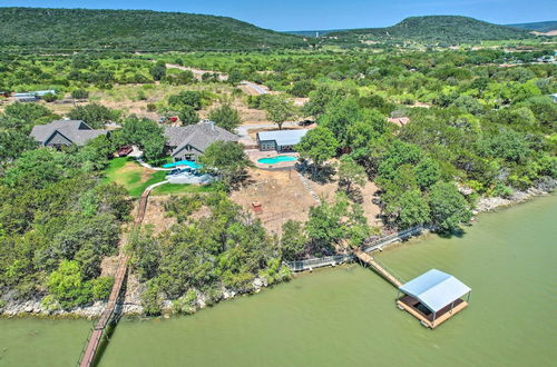 Foto 5 - Spacious Palo Pinto Home: Private Dock & Pool