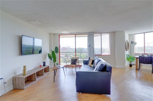 Photo 23 - Gorgeous Apt with Rooftop City View
