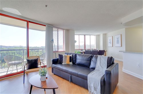 Photo 24 - Gorgeous Apt with Rooftop City View