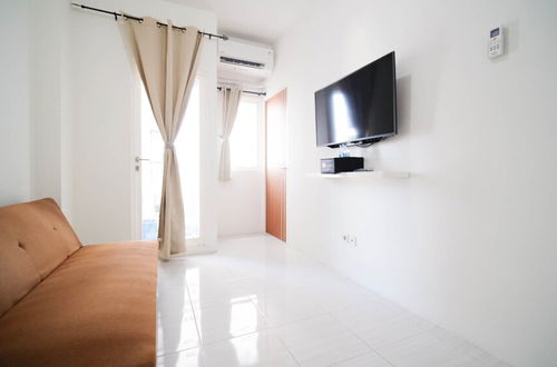 Photo 11 - Cozy Living And Tidy 2Br At Puncak Dharmahusada Apartment