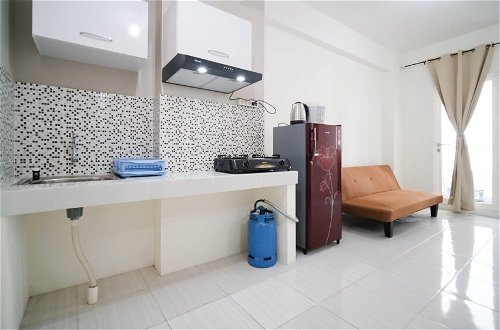 Photo 10 - Cozy Living And Tidy 2Br At Puncak Dharmahusada Apartment