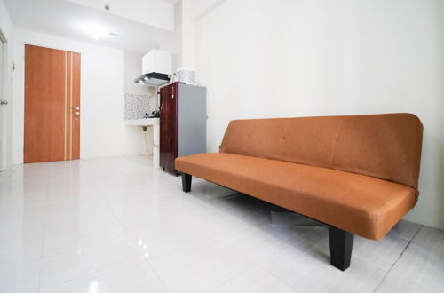 Photo 12 - Cozy Living And Tidy 2Br At Puncak Dharmahusada Apartment