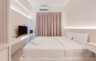 Foto 2 - Comfy Designed And Modern Studio At Sky House Bsd Apartment