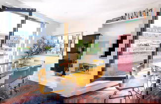 Photo 1 - Modern Tower Hill Penthouse