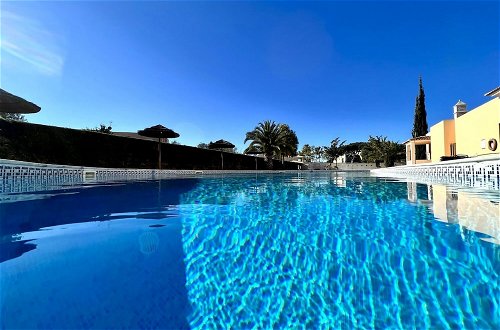 Photo 1 - Vilamoura Elegant With Pool by Homing