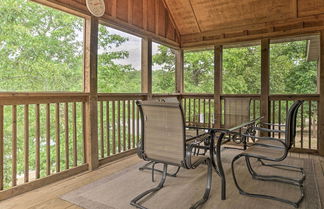 Foto 1 - Lakeside Resort Retreat w/ Pool Access + Deck