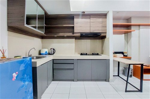 Photo 7 - Homey And Best Deal 1Br Casa De Parco Apartment