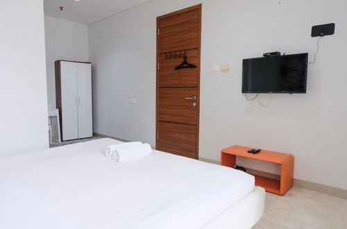 Photo 5 - Homey 2Br Apartment At Dago Suites