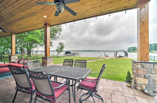 Photo 5 - Lavish Lakefront House w/ Pool Table & Patio