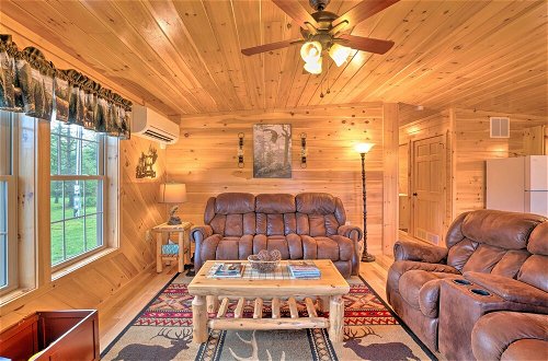 Foto 14 - Rustic Benezette Cabin W/porch, Hot Tub & Fire Pit
