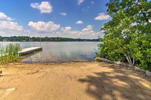 Foto 21 - Year-round Waterfront Getaway: Lake Access + Dock