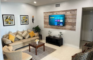 Photo 1 - Amazing & cozy Duplex near Zoo Miami