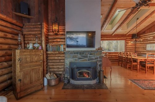 Foto 7 - The Loon Cabin - Private Island Stay With hot tub 3 Private Beaches and Water Sports Included
