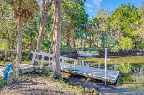 Foto 17 - Charming Riverfront Home w/ Kayaks