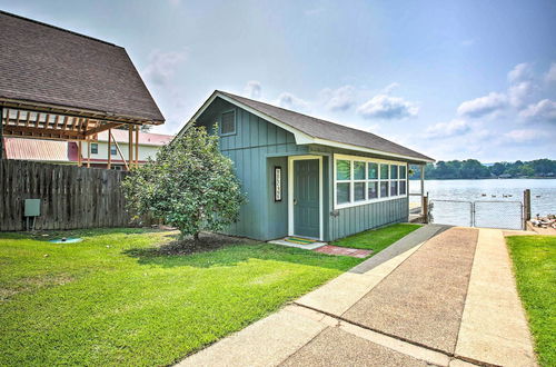 Photo 12 - Hot Springs Hideaway on Lake w/ Kayaks & Dock