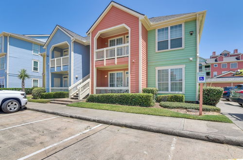 Photo 31 - Walkable Galveston Condo: Close to the Beach