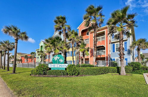 Photo 6 - Walkable Galveston Condo: Close to the Beach