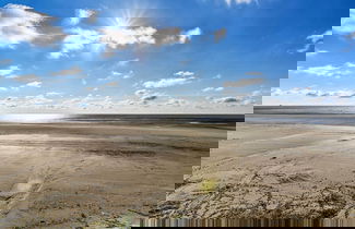 Foto 2 - Walkable Galveston Condo: Close to the Beach