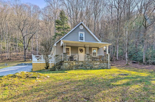 Photo 10 - Spacious Newland Home w/ Deck + Views