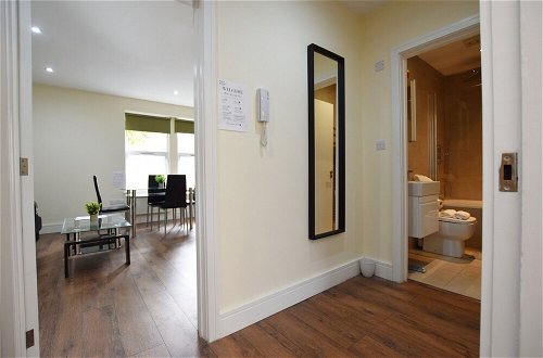 Photo 38 - 1-bed Apartment in Ealing, 3 Mins From Station