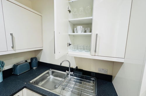 Photo 18 - 1-bed Apartment in Ealing, 3 Mins From Station