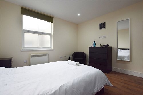 Photo 11 - 1-bed Apartment in Ealing, 3 Mins From Station