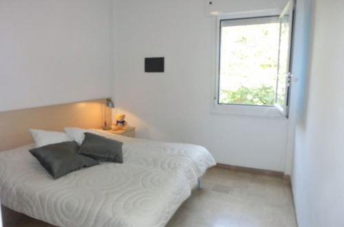 Foto 2 - Comfortable Apartment With Parking Near the Beach