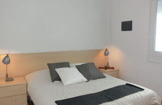 Foto 3 - Comfortable Apartment With Parking Near the Beach