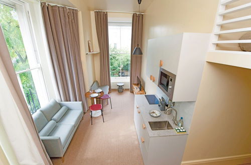 Photo 9 - Spacious Studio Suite Near Regents Park