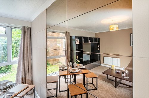 Photo 15 - Stunning 2-bed Apartment in Windsor - Free Parking