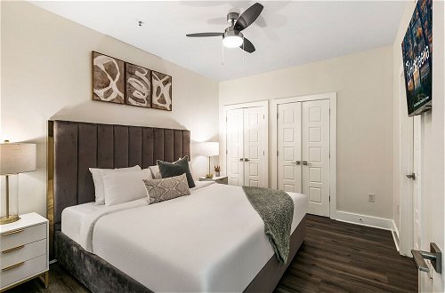 Foto 12 - Spacious Luxury: 4BR Condo Moments from French Quarter