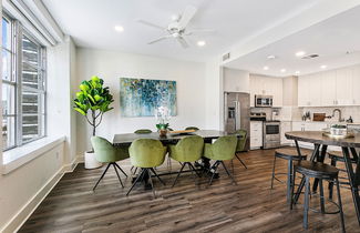 Foto 3 - Spacious Luxury: 4BR Condo Moments from French Quarter