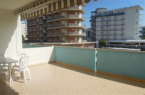 Foto 6 - Sea View Apartment With Balcony and Swimming Pool