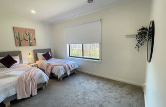 Photo 3 - Relax 5 BRM Rental house near Melton