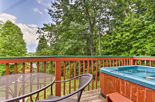 Photo 20 - Gatlinburg Chalet W/hot Tub, Sauna + Mountain View