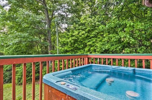 Photo 12 - Gatlinburg Chalet W/hot Tub, Sauna + Mountain View