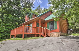 Foto 3 - Gatlinburg Chalet W/hot Tub, Sauna + Mountain View