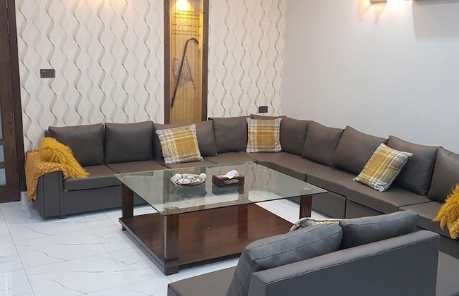 Entire 6-bed Garden Villa - Photo 2