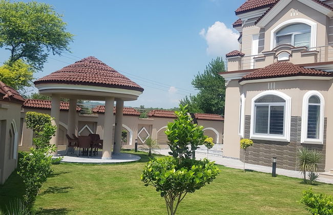 Entire 6-bed Garden Villa - Photo 14