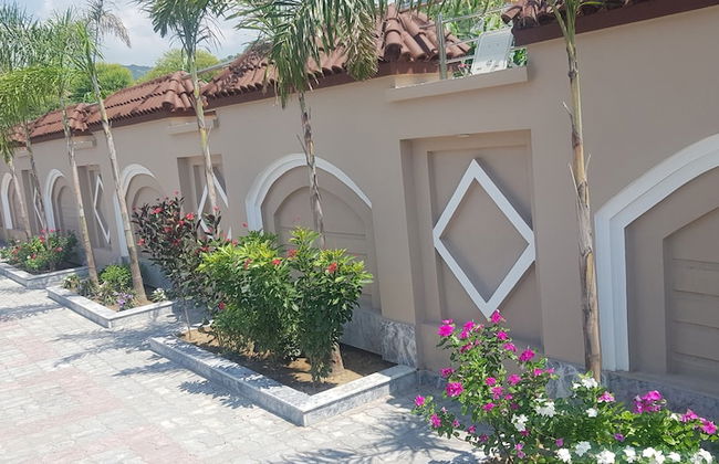 Entire 6-bed Garden Villa - Photo 7