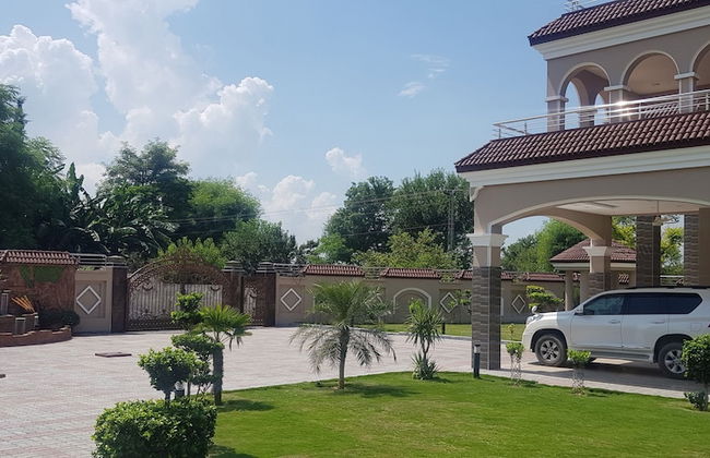 Entire 6-bed Garden Villa - Photo 4