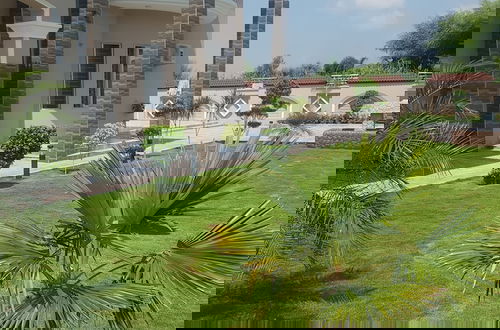 Photo 8 - Entire 6-bed Garden Villa