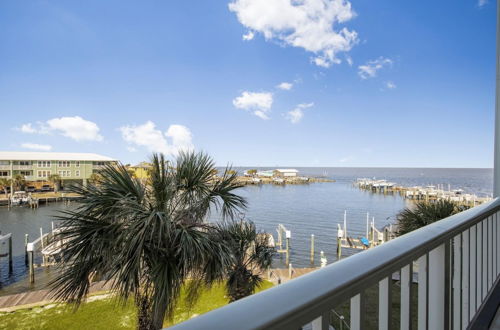 Photo 17 - Bayside Condo With Outdoor Pools hot tub