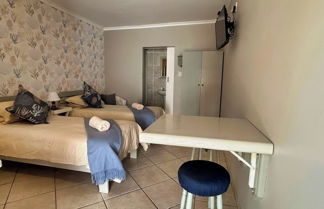 Photo 2 - Room in Apartment - Cozy Crner, Home Away From Home, Mere 100m Away From Pristine Beaches