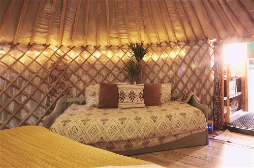 Foto 2 - Mushroom Yurt set in 4 Acres of Woodland and Lakes