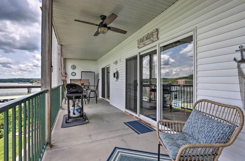 Foto 9 - Lakefront Ozark Condo w/ Balcony & Seasonal Pool