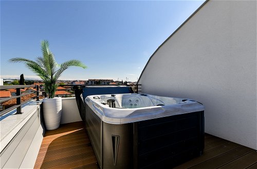 Foto 39 - Berin Deluxe Penthouse with jacuzzi