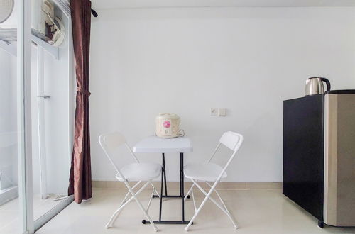 Foto 8 - Cozy And Enjoy Living Studio Room At Serpong Garden Apartment