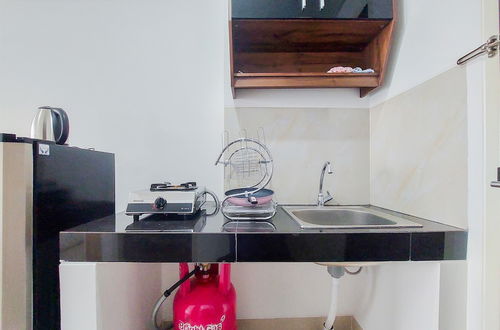 Foto 5 - Cozy And Enjoy Living Studio Room At Serpong Garden Apartment